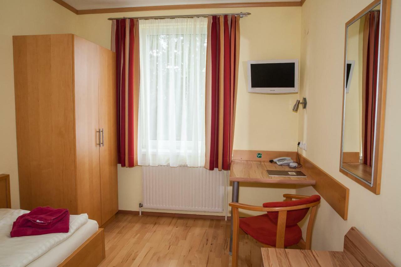 Gasthof Roderich Hotel Langenzersdorf Buitenkant foto