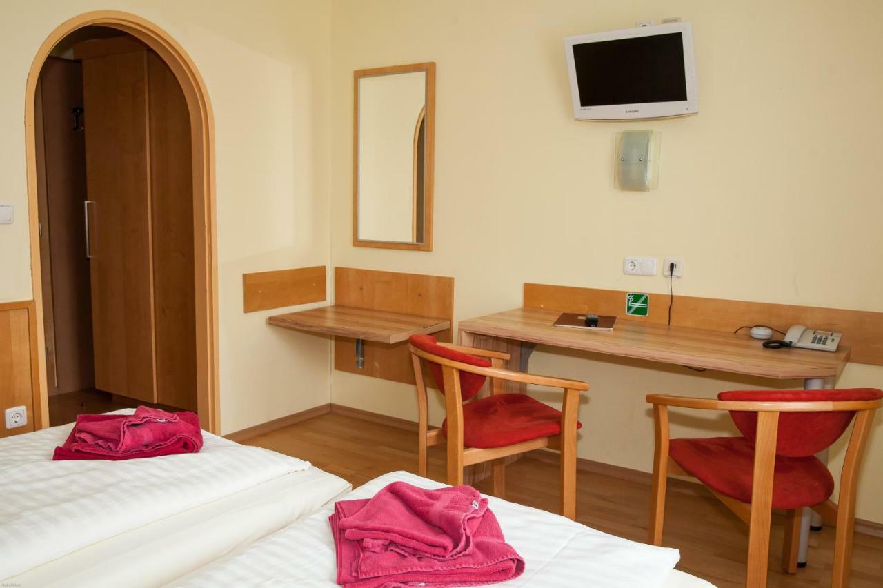 Gasthof Roderich Hotel Langenzersdorf Buitenkant foto