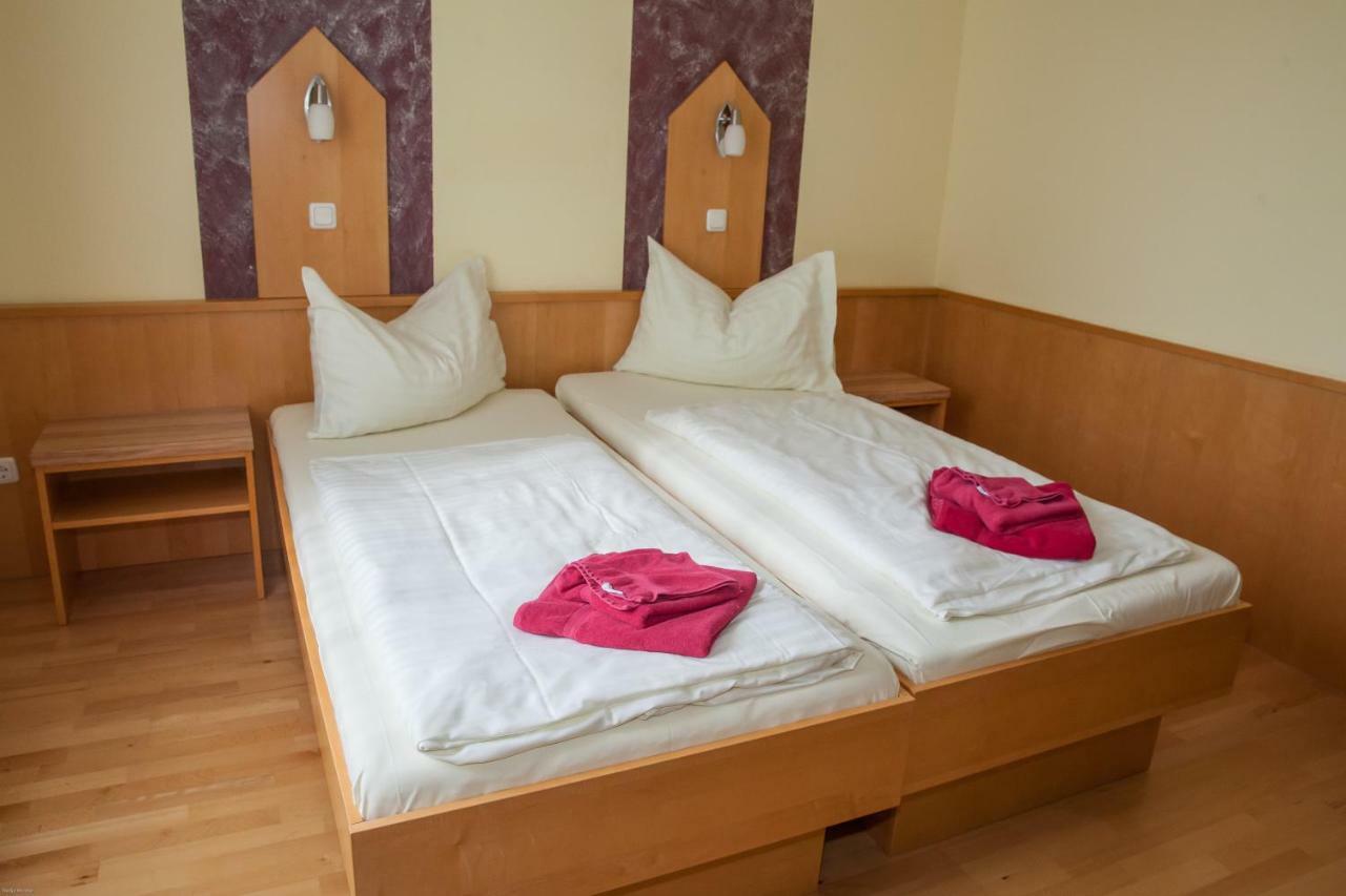 Gasthof Roderich Hotel Langenzersdorf Buitenkant foto