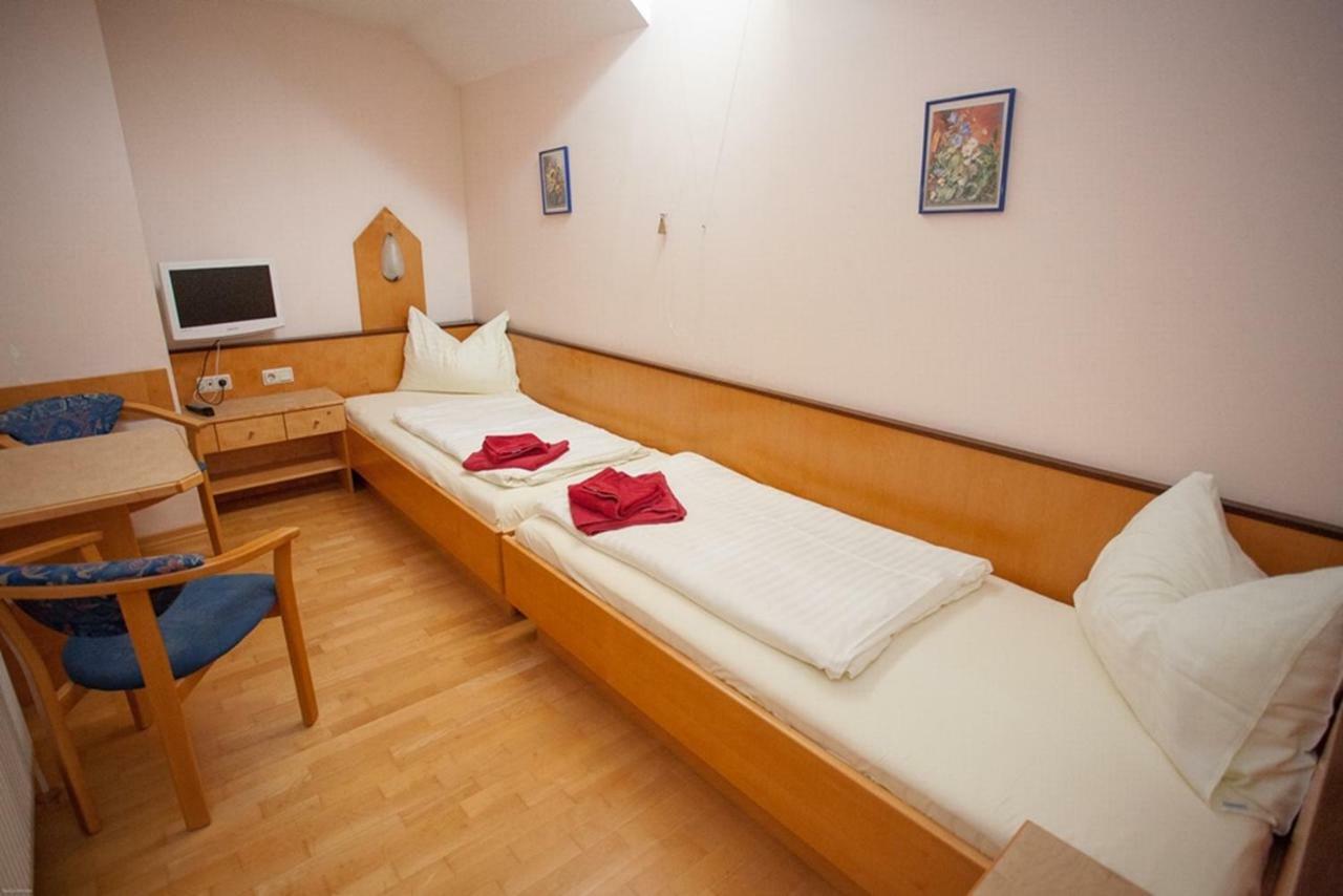 Gasthof Roderich Hotel Langenzersdorf Buitenkant foto