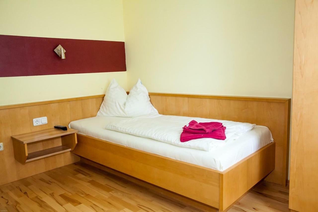 Gasthof Roderich Hotel Langenzersdorf Buitenkant foto