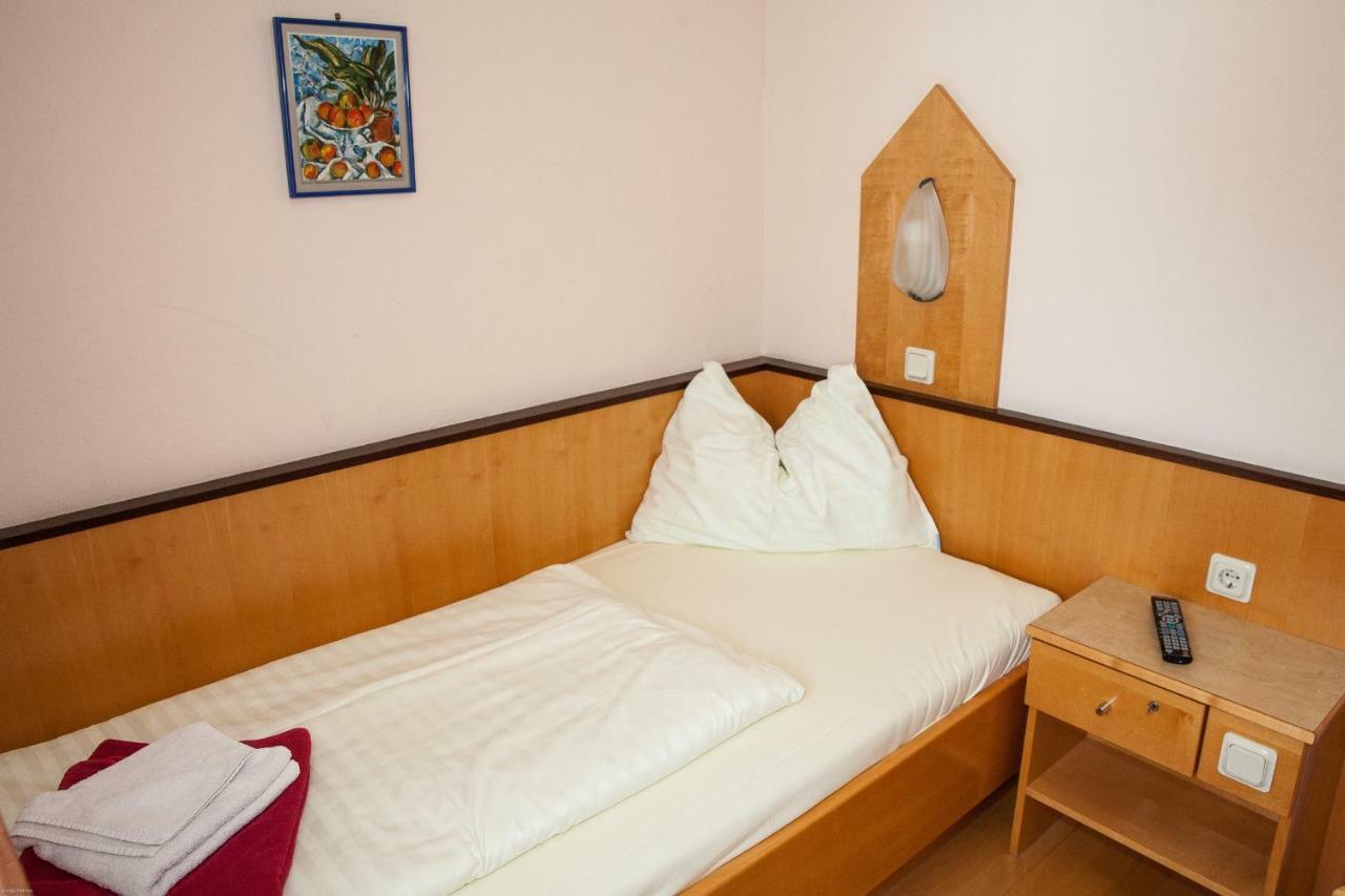 Gasthof Roderich Hotel Langenzersdorf Buitenkant foto