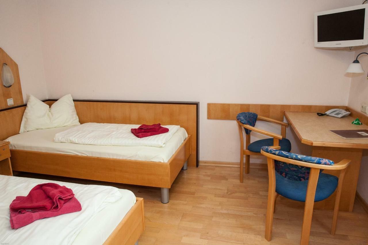 Gasthof Roderich Hotel Langenzersdorf Buitenkant foto