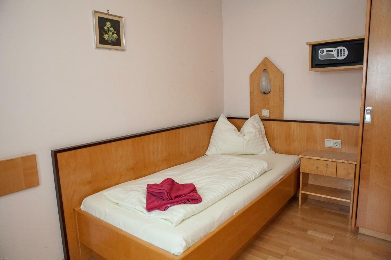 Gasthof Roderich Hotel Langenzersdorf Buitenkant foto