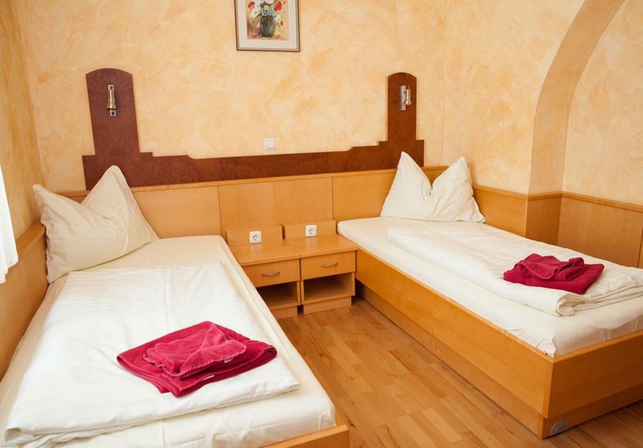 Gasthof Roderich Hotel Langenzersdorf Buitenkant foto