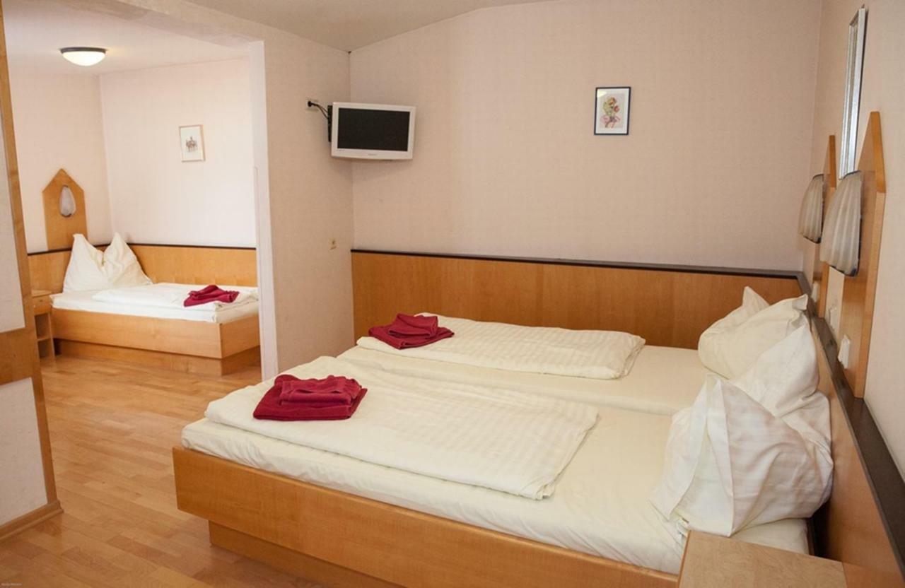 Gasthof Roderich Hotel Langenzersdorf Buitenkant foto