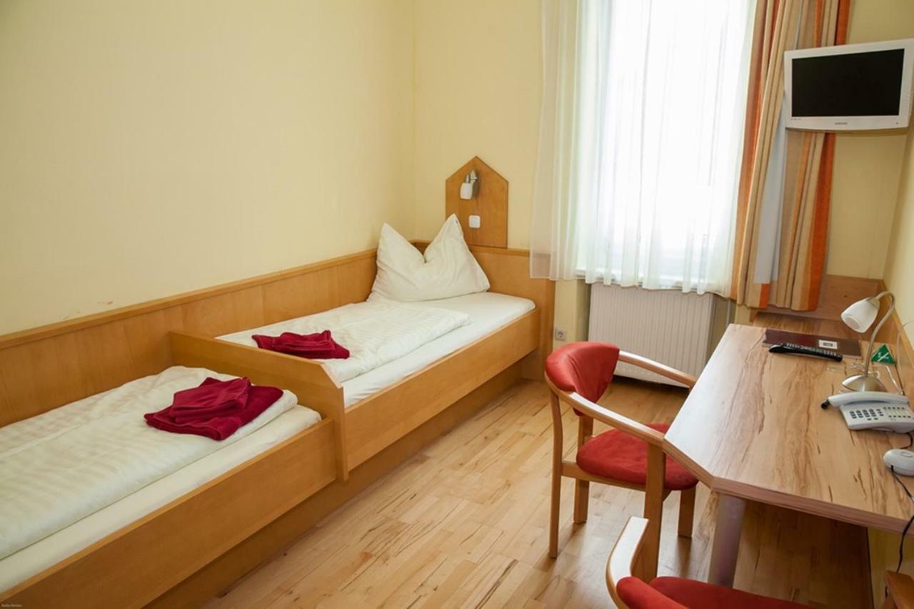 Gasthof Roderich Hotel Langenzersdorf Buitenkant foto