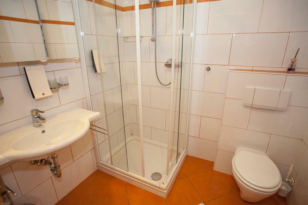 Gasthof Roderich Hotel Langenzersdorf Buitenkant foto
