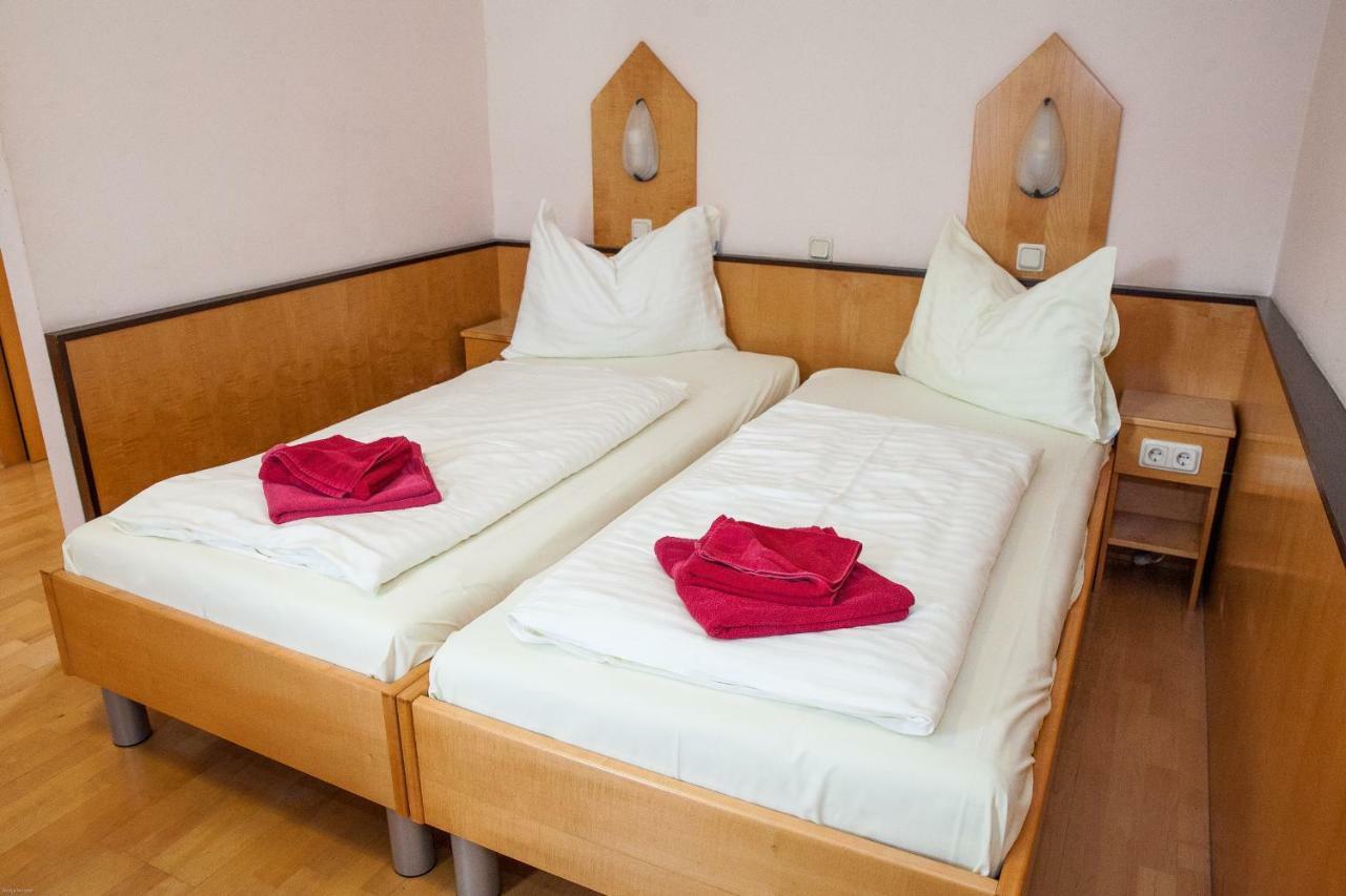 Gasthof Roderich Hotel Langenzersdorf Buitenkant foto